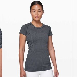 Lululemon Navy & White Swiftly short sleeve